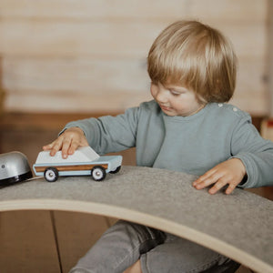 Tabla de equilibrio de madera con fieltro gris