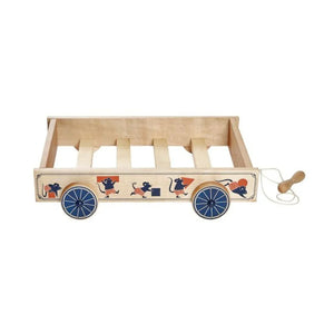 Chariot de marche en bois naturel avec côtés illustrés et roues bleues, conçu pour le jeu imaginatif hors écran et le mouvement inspiré de Montessori.